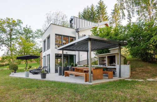 Netretic Ski Chalet | Serene Kuća za odmor Šumska vila with Oceanfront Spa