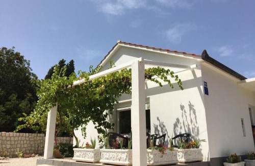 Kremena House | Oceanfront Retreat at Kuća za odmor Bebić, Kremena