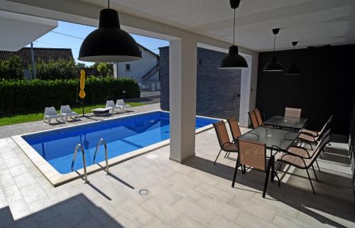 Velika Gorica Villa | Ideal Oceanfront Retreat: Kuća za odmor Deda Pepo