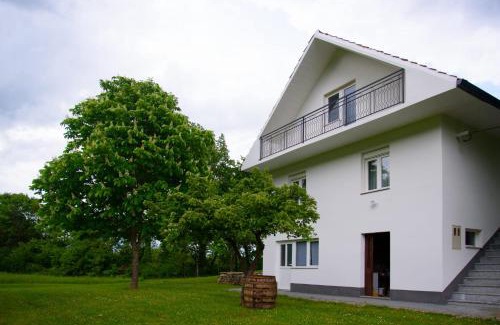 Vrlika Apartment | Family-Friendly Retreat: Kuća za odmor Elena, Rated 9.8
