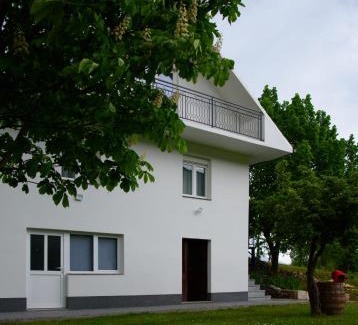 Vrlika Apartment | Family-Friendly Retreat: Kuća za odmor Elena, Rated 9.8