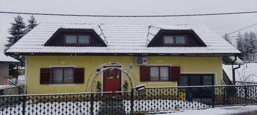Generalski Stol Apartment | Inviting Kuća za odmor with Hot Tub & Family Amenities