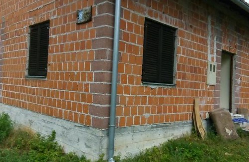 Brlog House | Pet-Friendly Kuća za odmor: Ideal Family Retreat Awaits