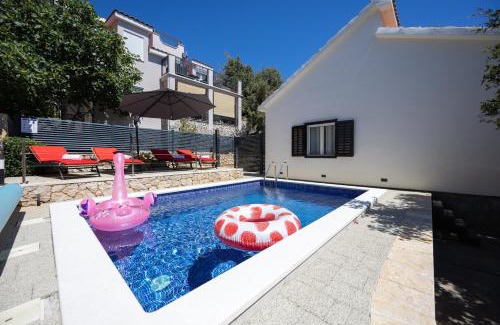Rogoznica House | Relax at Kuća za odmor Ivanka: 4-Star Beachfront Retreat