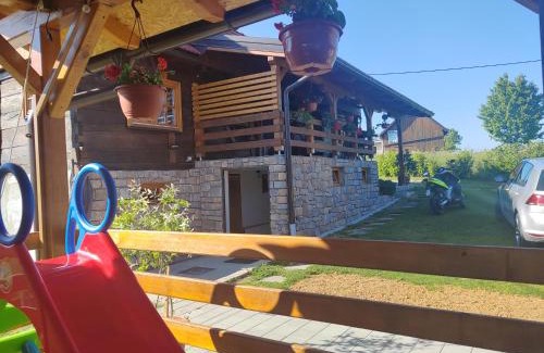 Netretic Ski Chalet | Guest Rated 10/10: Kuća za odmor Jadra for Families & Pets