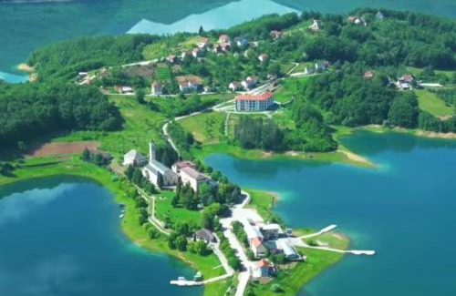 Herzegovina-Neretva Canton House | Pet-Friendly Getaway at Kuća za odmor Jeličić - 9.3/10 Rating