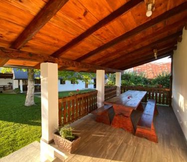Gospic House | Family-Friendly Retreat at Kuća za odmor KOD DOZA