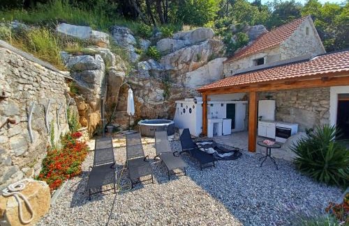 Pisak House | Relax at Kuća za odmor Leptirić with Hot Tub & Pet Friendly
