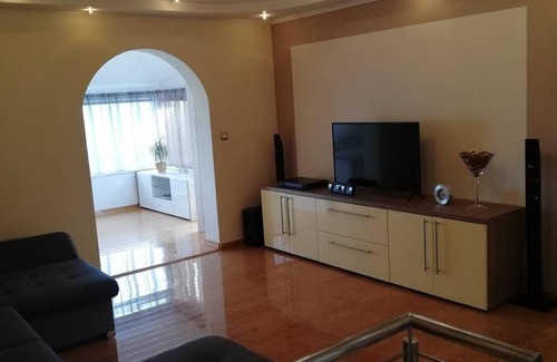 Novi Marof Villa | Relaxing Retreat at Kuća za odmor Luka with Pool & Hot Tub