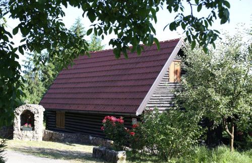 Netretic Ski Chalet | Pet-Friendly Getaway at Kuća za odmor MARA with Ocean Views