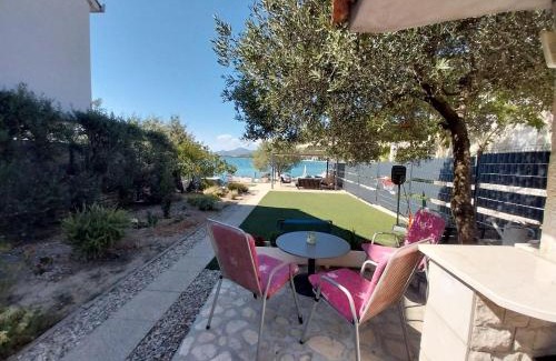 Brijesta Apartment | Discover Kuća za odmor >Maro< with Private Beach Access