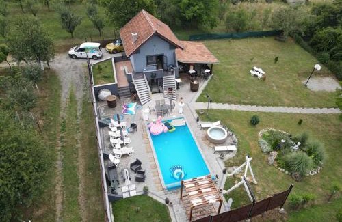 Slavonski Brod Villa | Relax at Kuća za odmor Mladen i Martina with a Private Pool