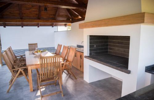 Ljubescica House | Explore KUĆA ZA ODMOR OLD HILLS: Oceanfront Retreat with Spa