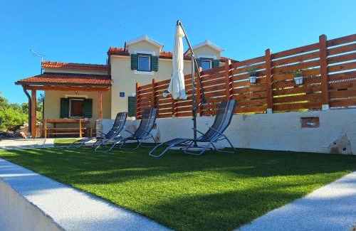 Vrbanj House | Perfect Getaway at Kuća za odmor OLICA - Rated 10/10!
