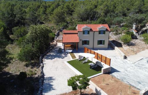 Vrbanj House | Perfect Getaway at Kuća za odmor OLICA - Rated 10/10!