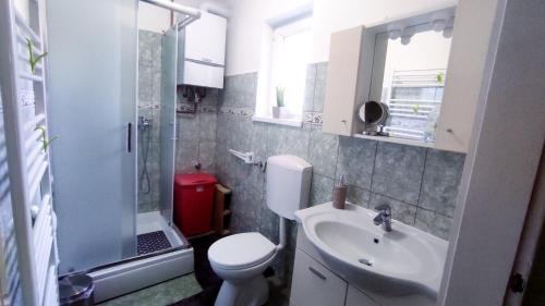 Dakovo House | Family-Friendly Retreat at Kuća za odmor Proljeće