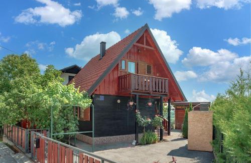 Gornja Stubica House | Relax at Rukova Hiža: Pet-Friendly Retreat with Ocean Views