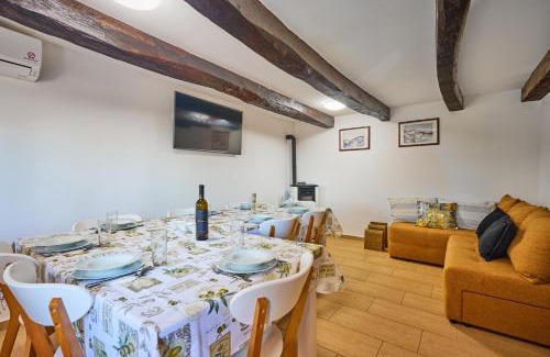 Klake Ski Chalet | Experience TeriHy: Pet-Friendly Retreat with Pool & Ocean View