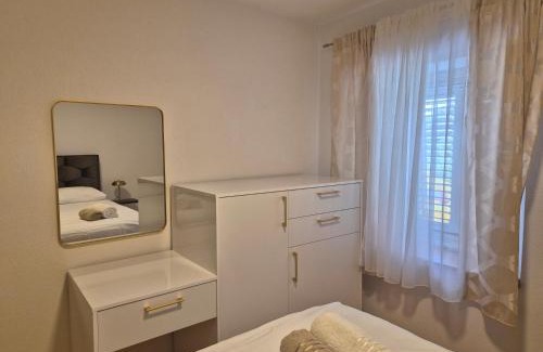 Silba Apartment | Serene Oceanfront Retreat at Kuća za odmor Silba