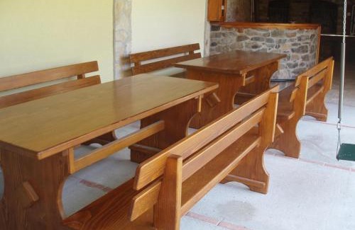 Brinje Ski Chalet | Comfortable Getaway at Kuća za odmor Vučetić