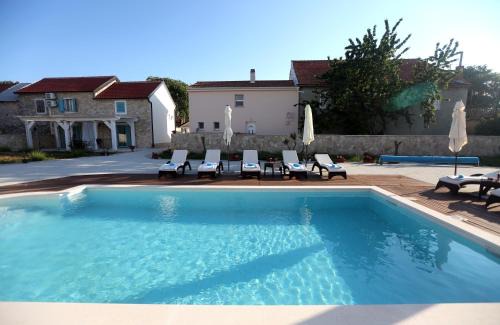 Gradina Apartment | Pet-Friendly Oceanfront Retreat: Kuće za odmor Brkić