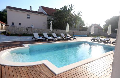 Gradina Apartment | Pet-Friendly Oceanfront Retreat: Kuće za odmor Brkić
