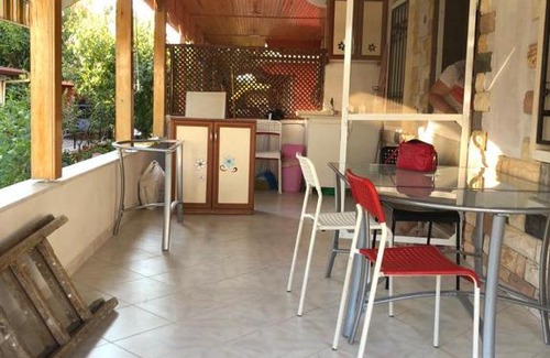 Kadnlar Denizi Mahallesi Villa | Idyllic Kuşadası Forest View House with Pool Access