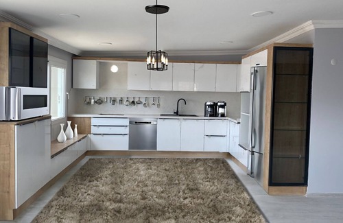 Kusadasi City Centre House | Seaside Retreat in the Heart of Kuşadası with Breakfast