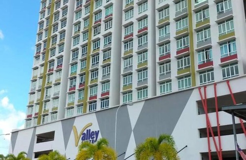 Kuantan Apartment | Discover Kuantan Mahkota Valley Homestay with Pool Access