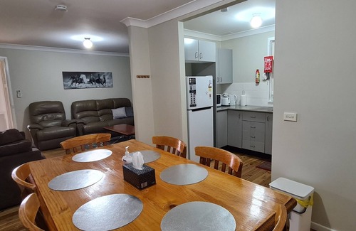 Dubbo House | Comfortable Kubo 3 Bedroom Space with Family-Friendly Amenities