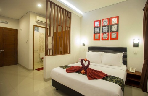 Umalas Bed & Breakfast | Relax at Kubu Bali Suite Seminyak with Pool and Kitchen