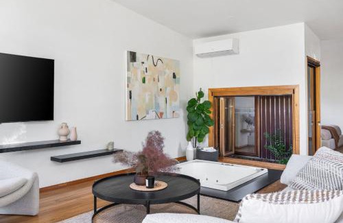 Hepburn House | Experience the Elegance of Kuca Hepburn - 4-Star Delight