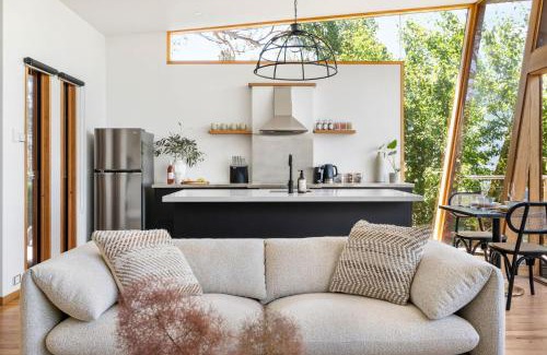 Hepburn House | Experience the Elegance of Kuca Hepburn - 4-Star Delight