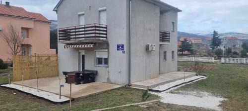 Golubic House | Discover Kuca za odmor Jozic: Pet-Friendly Retreat