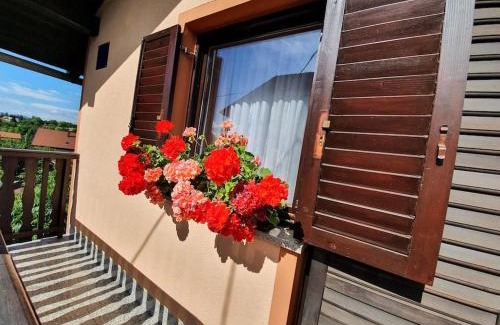 Netretic Villa | Experience Comfort at Kuca za odmor Juraj with Hot Tub