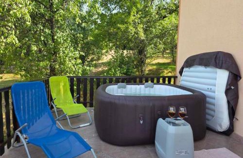 Netretic Villa | Experience Comfort at Kuca za odmor Juraj with Hot Tub
