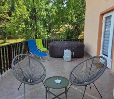 Netretic Villa | Experience Comfort at Kuca za odmor Juraj with Hot Tub