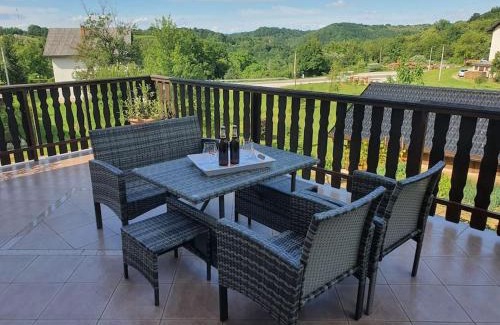 Netretic Villa | Experience Comfort at Kuca za odmor Juraj with Hot Tub