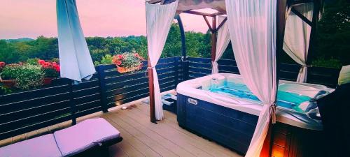 Velika Gorica House | Family-Friendly Getaway at Kuca za odmor klet Šaban
