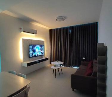Kuching Apartment | Family-Friendly Yarra Park Apartment with Oceanfront Pool