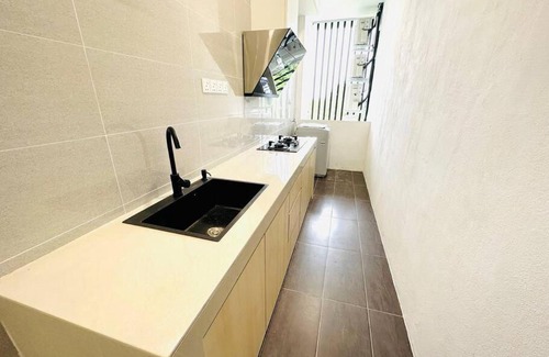 Kampung Stampin Apartment | Relaxing Kuching BDC Rex Apartment with Pool & Kitchen