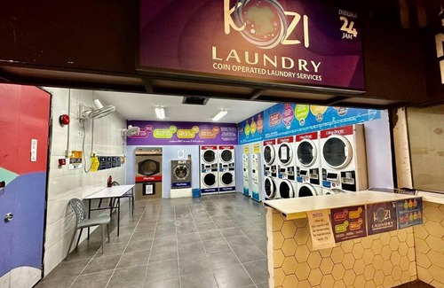 Batu Lintang Apartment | Relaxing Kuching Kozi Square Apartment with Oceanfront Pool