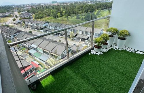 Kuching Apartment | Cozy Kuching Apartment Near BDC with Pool & Breakfast