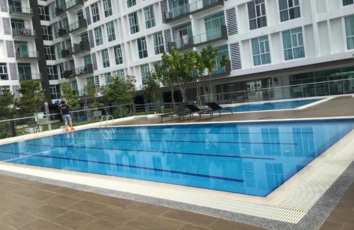 Kuching Apartment | Cozy Kuching Apartment Near BDC with Pool & Breakfast