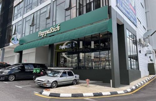 Taman Charming Apartment | Cozy Kuching Getaway: Family-Friendly Oceanfront Retreat