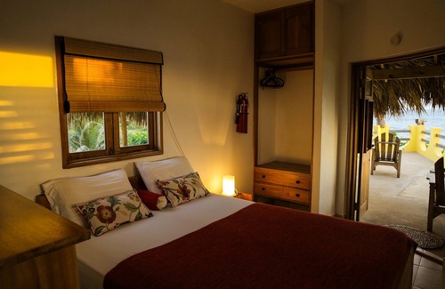 Treasure Beach House | Experience Comfort at Kudehya Guesthouse with Hot Tub Access
