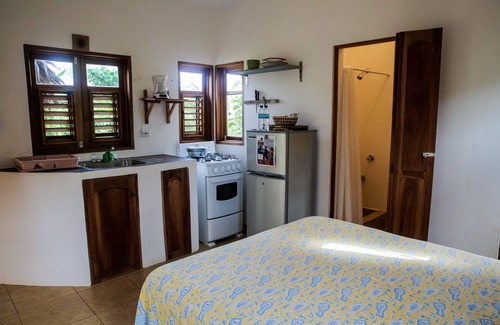 Treasure Beach House | Experience Comfort at Kudehya Guesthouse with Hot Tub Access