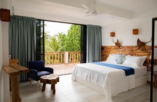 Thulusdhoo Island House | Idyllic Kudhi Boli Beach House with Oceanfront Views