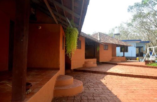 Hosdurg House | Pet-Friendly Kudil Mud Cottages with Breakfast in Cheemeni