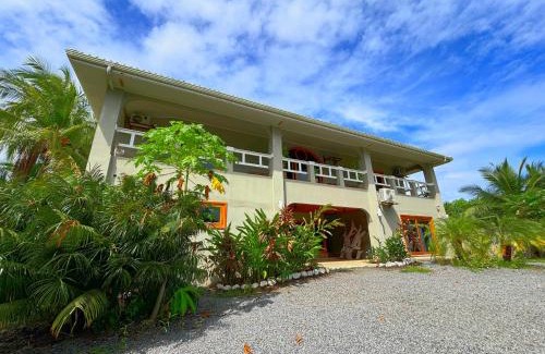 El Jobo House | Unforgettable Royal Palm Retreat with Oceanfront Views
